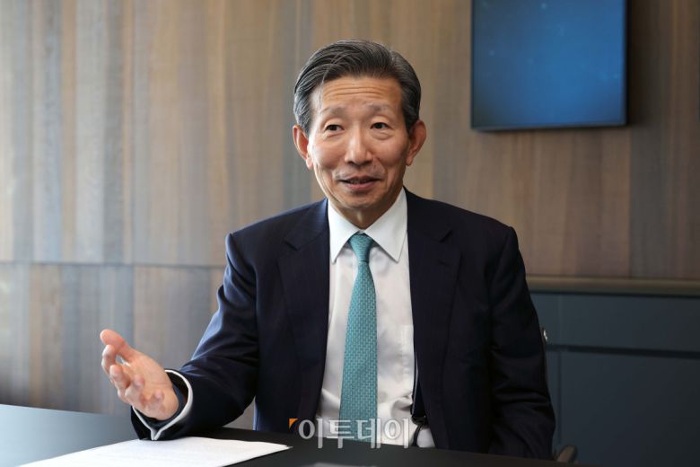 이준기 ‘법무법인(유한) 태평양’ 업무집행 대표 변호사(경영 총괄)가 14일 서울 종로구 센트로폴리스 사무실에서 이투데이와 인터뷰를 진행하고 있다.