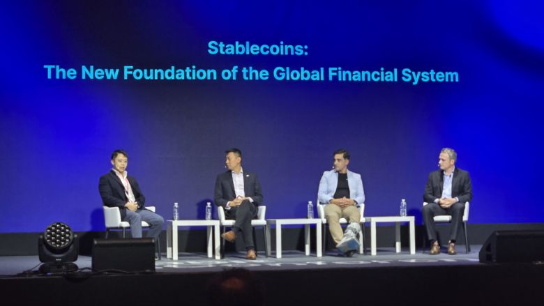 지난달 14일 서울 중구 신라호텔에서 개최된 UDC 2024에서 (가운데 오른쪽)로스 에드워즈 리플 디지털 금융기관 분야 상무는 "스테이블코인이 모든 페이먼트 과정을 대체할 수 있을 것"이라면서 토큰화 사업의 잠재력을 강조한 바 있다.