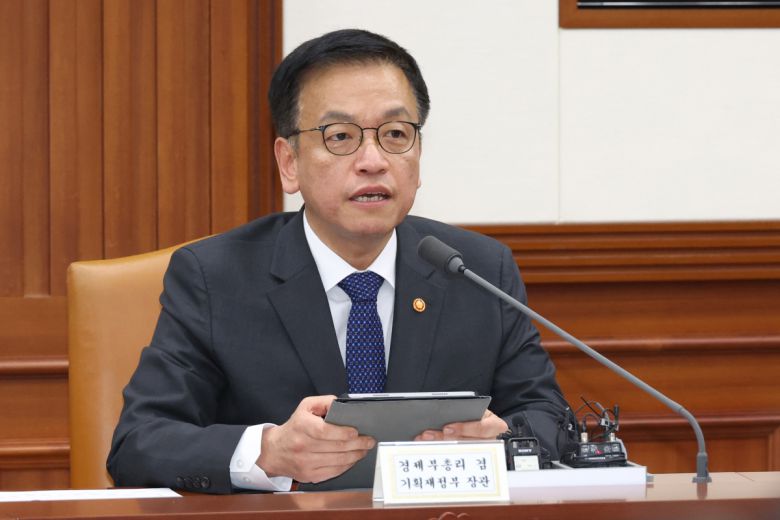 최상목 대통령 권한대행 부총리 겸 기획재정부 장관