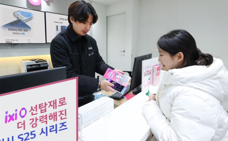 LG유플러스가 사전예약 고객을 대상으로 삼성전자 플래그십 스마트폰 갤럭시 S25 시리즈의 개통을 시작한다고 4일 밝혔다.