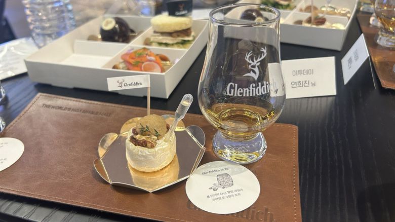 미니 브리치즈와 곁들인 글렌피딕 18년.