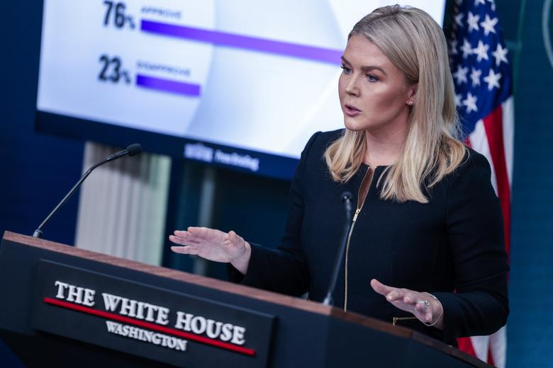 캐롤라인 레빗 백악관 대변인이 5일(현지시간) 백악관에서 정례 브리핑을 하고 있다. 워싱턴D.C./로이터연합뉴스