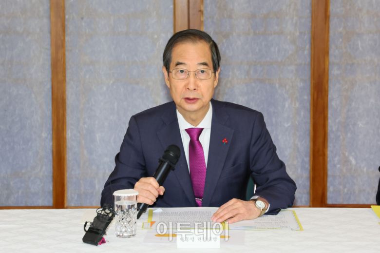 한덕수 대통령 권한대행 겸 국무총리가 지난해 12월 20일 서울 종로구 삼청동 국무총리공관에서 열린 국정안정 고위당정협의회에서 모두발언 하고 있다. 사진제공 총리실