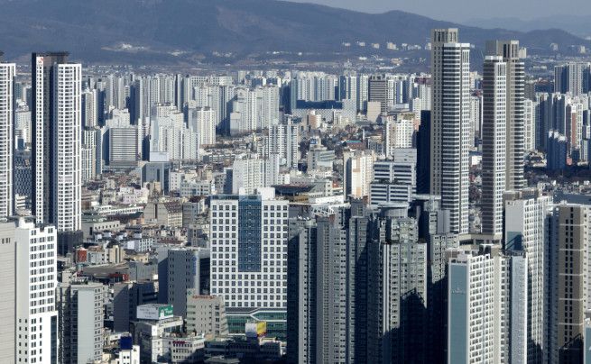 대구 중구에서 바라본 대구 도심 아파트.