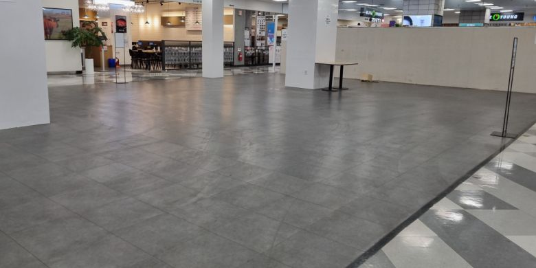 입점 업체(테넌트)가 빠져있는 홈플러스 잠실점