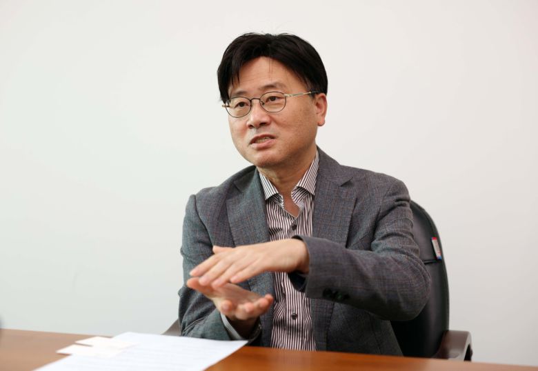 장남 테크윙 대표이사가 21일 경기 화성시 테크윙 동탄사업장에서 이투데이와 인터뷰를 갖고 있다. 신태현 기자 holjjak@
