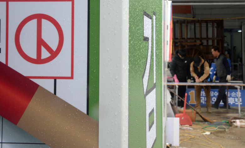 제22대 국회의원 선거 공식 선거운동을 하루 앞둔 27일 전북 전주시 완산구 중인동의 한 간판제작 업체에서 선거유세차량을 제작하고 있다. 2024.03.27.