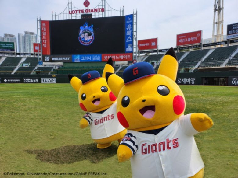 부산 사직 야구장을 찾은 피카츄. (사진제공=롯데 자이언츠)