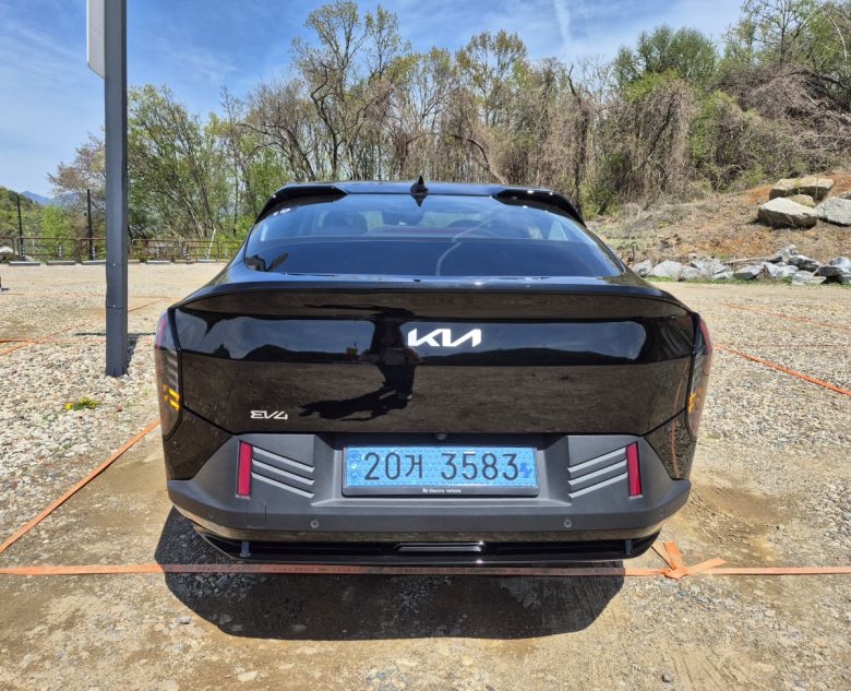기아 EV4 후면. (강문정 기자 kangmj@)