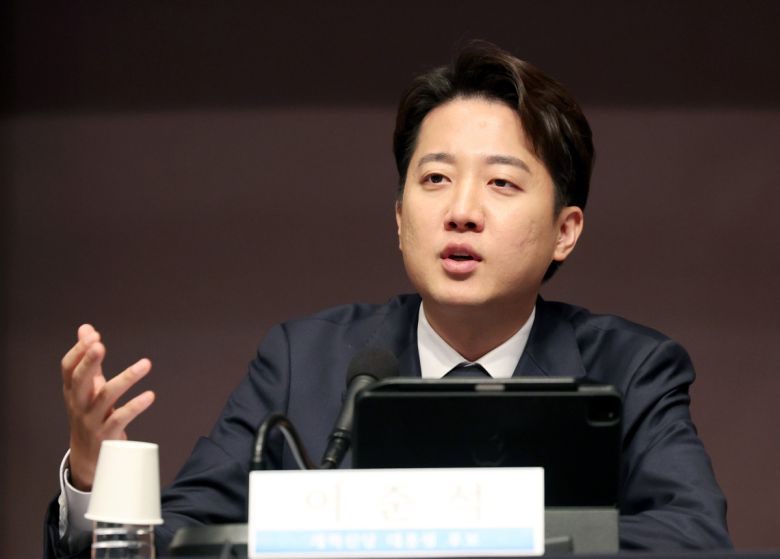 이준석 개혁신당 대통령 후보가 30일 서울 중구 프레스센터에서 열린 관훈토론회에서 발언을 하고 있다. 2025.04.30.