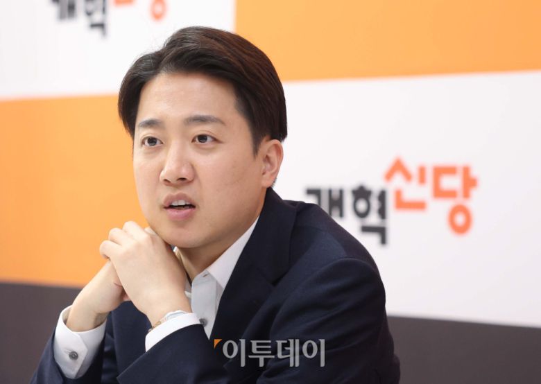 이준석 개혁신당 대선후보가 15일 서울 강남구 선거캠프에서 이투데이와 인터뷰를 갖고 있다. 신태현 기자 holjjak@