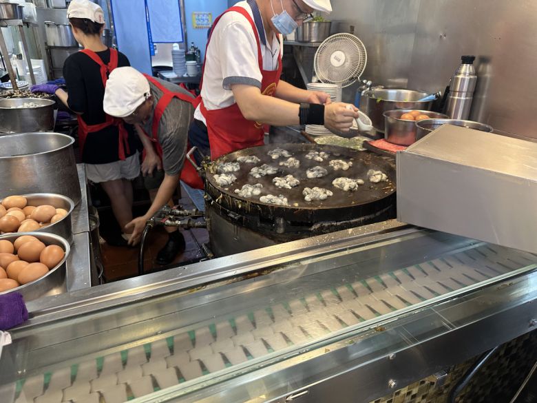 젠슨 황 엔비디아 최고경영자(CEO)가 종종 찾는 대만 닝샤 야시장의 굴전 식당.