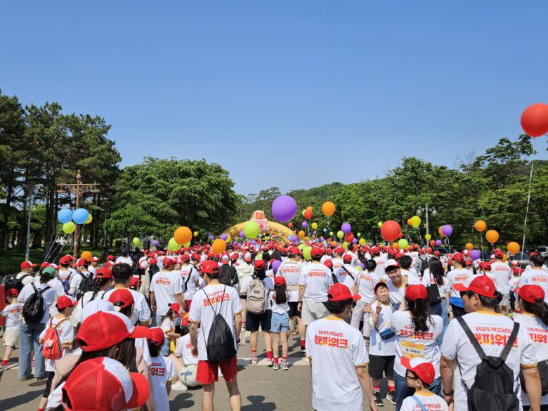 ‘2025 맥도날드 해피워크’ 시작 전 대기 중이다.