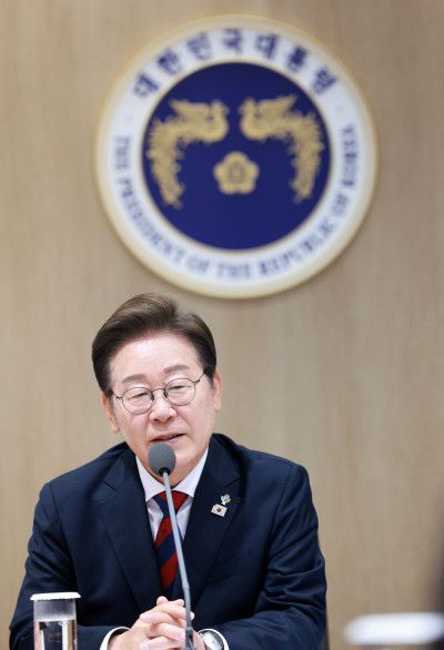 이재명 대통령이 5일 서울 용산 대통령실 청사에서 열린 국무회의에서 발언하고 있다.