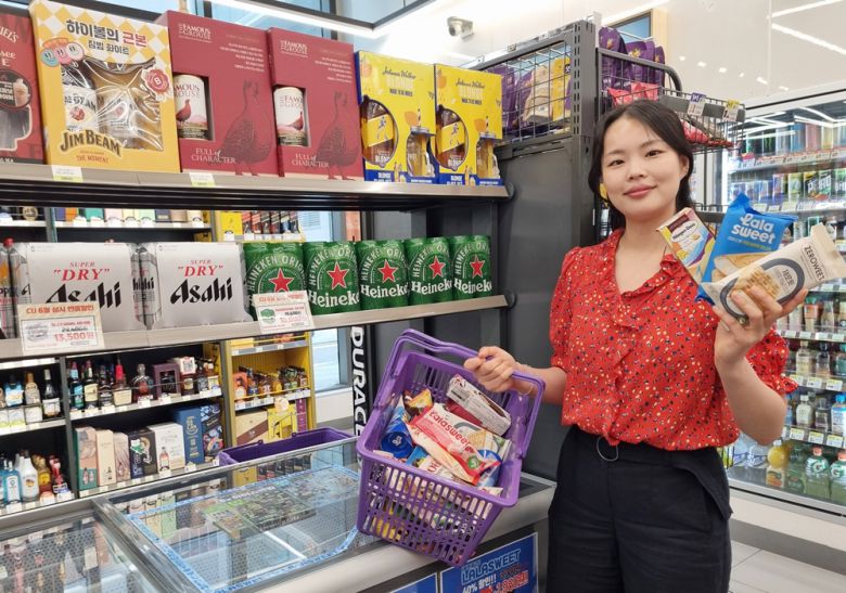 BGF리테일이 운영하는 CU는 여름철을 맞아 아이스크림 품목 할인전에 나선다.