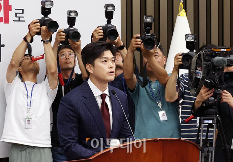 김용태 국민의힘 비상대책위원장이 9일 서울 여의도 국회에서 열린 의원총회에서 발언을 하고 있다. 고이란 기자 photoeran@