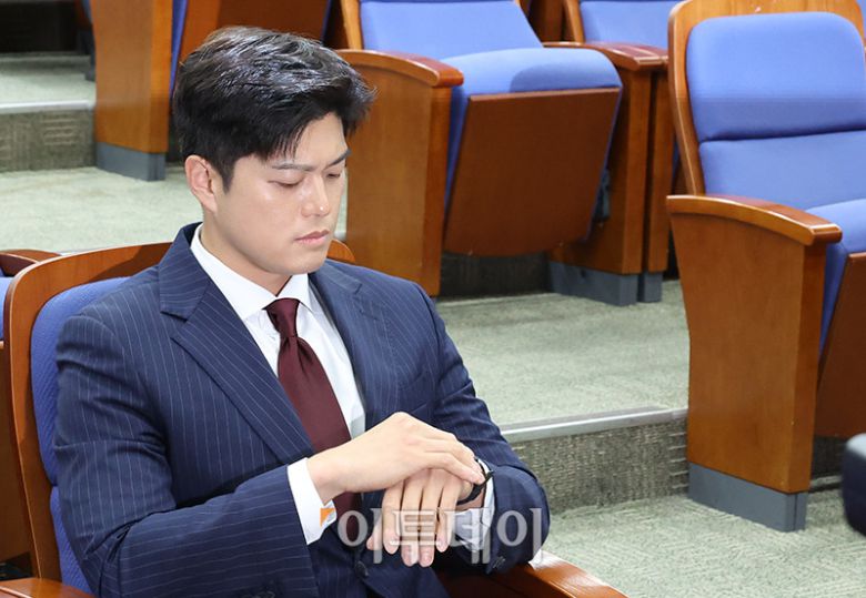 김용태 국민의힘 비상대책위원장이 9일 서울 여의도 국회에서 열린 의원총회에 참석하고 있다. 고이란 기자 photoeran@