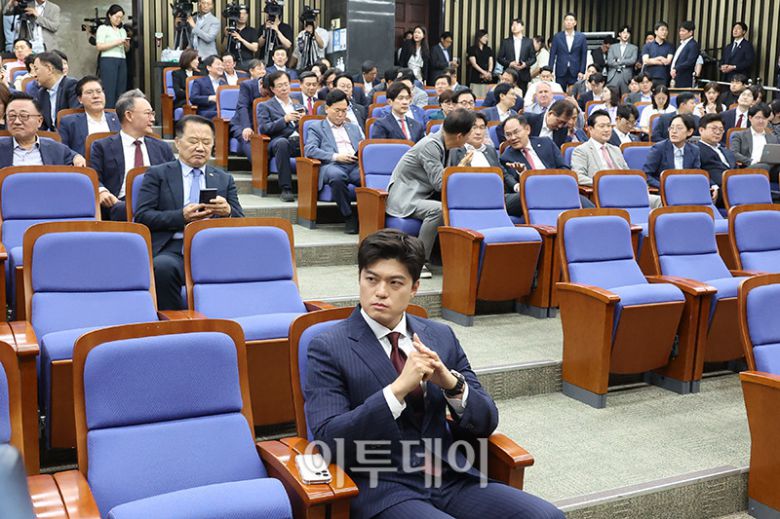 김용태 국민의힘 비상대책위원장이 9일 서울 여의도 국회에서 열린 의원총회에 참석하고 있다. 고이란 기자 photoeran@