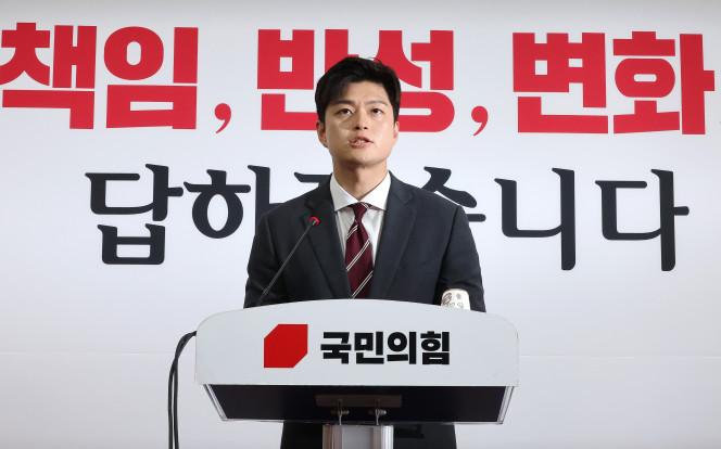국민의힘 김용태 비상대책위원장이 12일 국회에서 '검찰 해체 4법' 관련 입장 발표를 하고 있다. 2025.6.12.