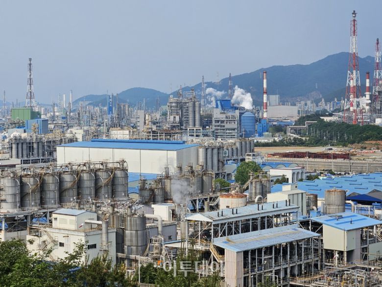 지난달 28일 방문한 전남 여수 산업단지 전경. 정진용 기자 jjy@