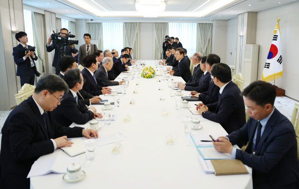 이재명 대통령이 13일 서울 용산 대통령실에서 6경제단체·기업인 간담회를 하고 있다. 2025.6.13