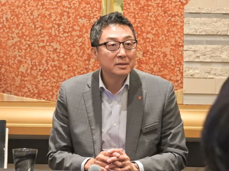 박제임스 롯데바이오로직스 대표가 18일(현지시간) 미국 보스턴에서 열린 바이오USA 행사장 인근에서 열린 기자간담회에서 발언하고 있다.