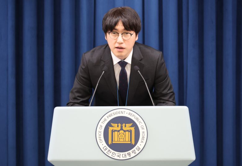 하정우 AI미래기획수석이 19일 용산 대통령실에서 이공계특별법 관련 브리핑을 하고 있다. 2025.6.19