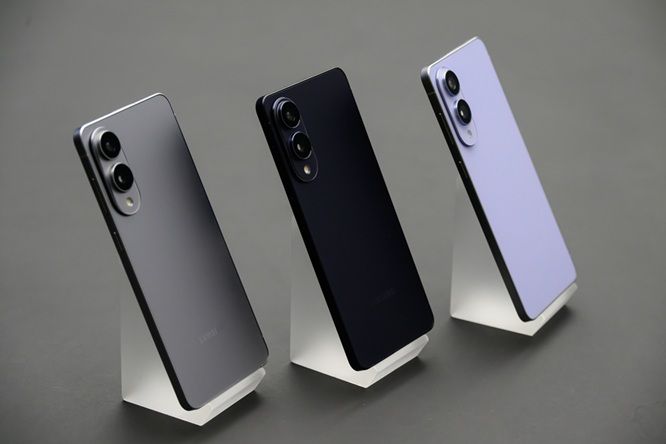 갤럭시 S25 엣지 △티타늄 실버 △티타늄 제트블랙 △티타늄 아이스블루