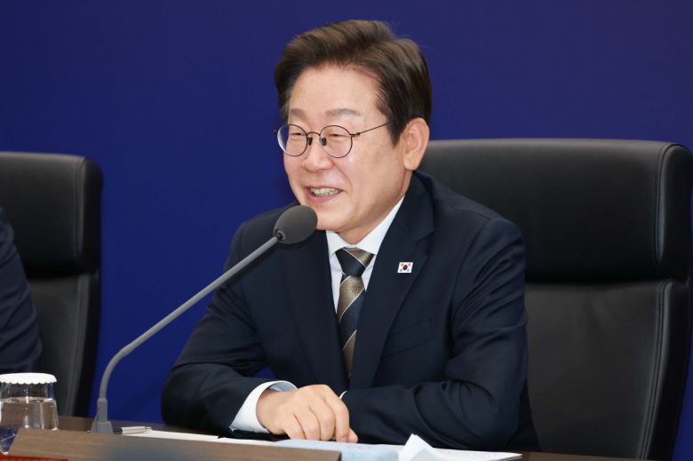 이재명 대통령이 20일 울산전시컨벤션센터에서 열린 인공지능(AI) 글로벌 협력 기업 간담회에서 발언하고 있다.