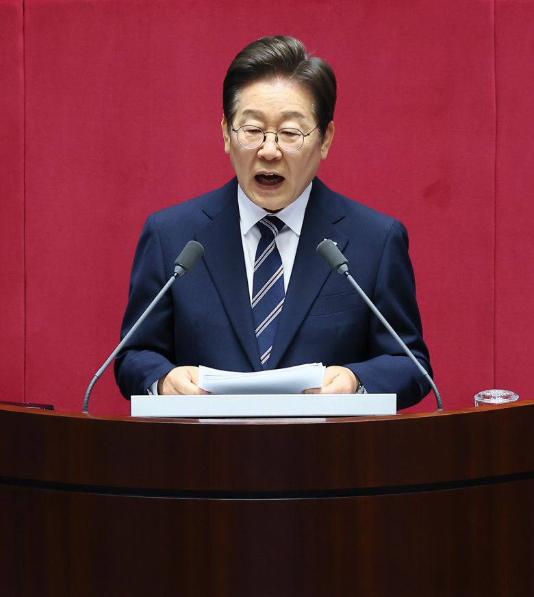 이재명 대통령이 26일 서울 여의도 국회 본회의장에서 추가경정예산(추경) 시정연설을 하고 있다. 2025.06.26.