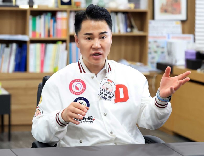 지난 24일 본지와 인터뷰 중인 오언석 도봉구청장.