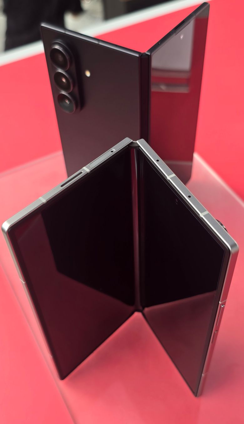 갤럭시 Z폴드7 모습. 상당히 얇다.