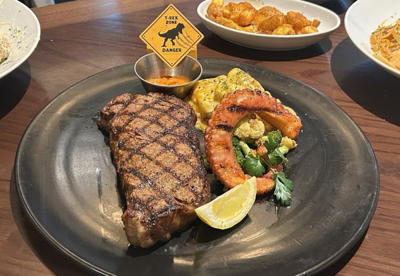 블랙라벨 스테이크 쥬라기월드 에디션.