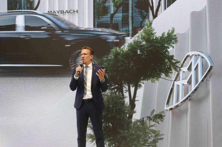 마티아스 가이젠 메르세데스-벤츠 그룹 AG 이사회 멤버 겸 마케팅세일즈 총괄이 인사말을 하고 있다.