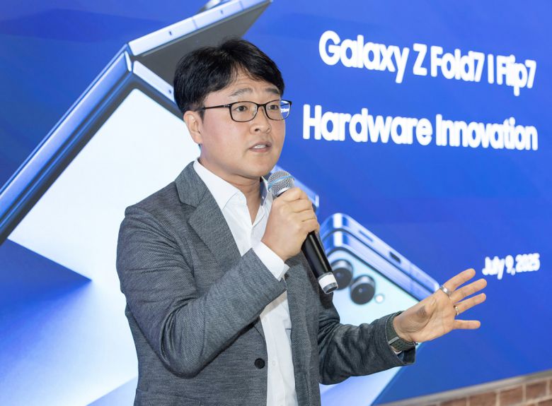 7월 10일(현지시간) 미국 뉴욕에서 삼성전자 MX사업부 강민석 상무가 갤럭시 하드웨어 혁신에 대해 브리핑하고 있다.