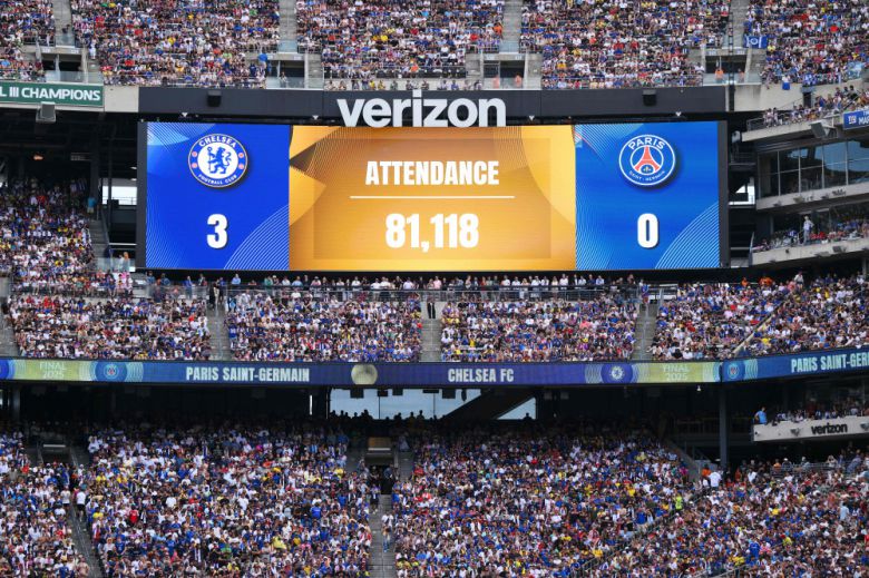 13일(현지시간) 첼시 FC와 파리 생제르맹의 2025 FIFA 클럽 월드컵 결승전이 열린 메트라이프 스타디움에서 관중 수 8만1118명이 전광판에 표시되고 있다.