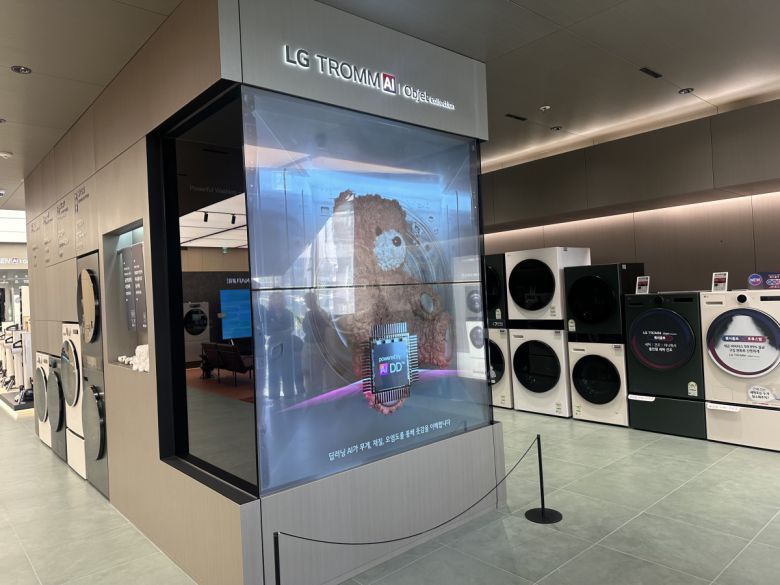 서울 강남구 학동사거리 'LG전자 플래그십 D5' 내부 모습.