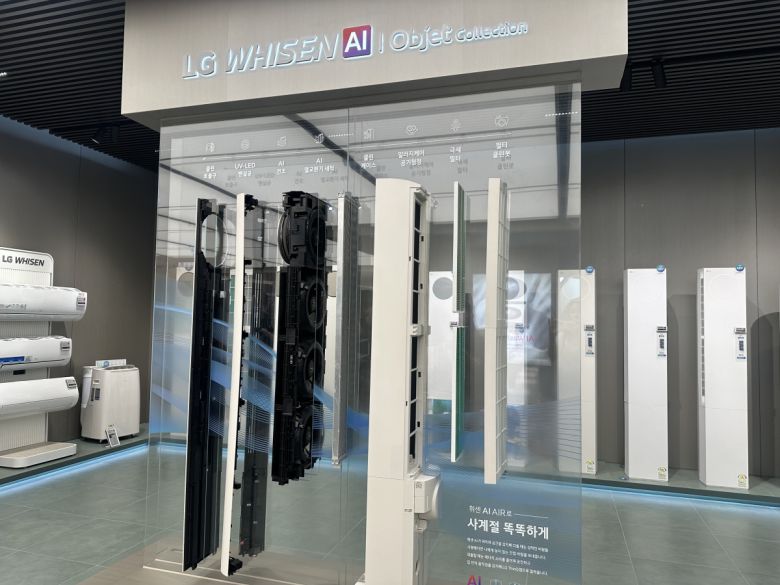 서울 강남구 학동사거리 'LG전자 플래그십 D5' 내부 모습. 이곳에서는 LG전자의 휘센을 분해해서 실제 크기로 전시했다. 공기의 흐름을 따라서, 어떻게 정화되고 순환되는지 공기 청정 방식을 시각화해서 한 눈에 이해할 수 있게 돕는다.