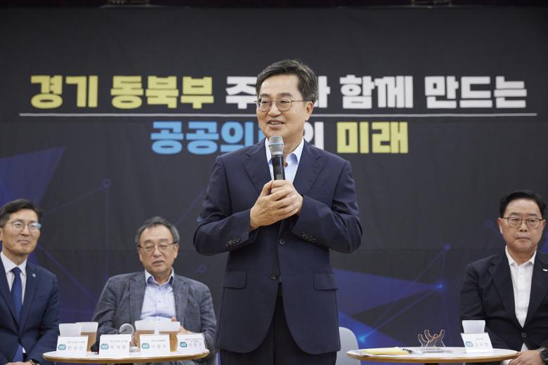 26일 오후 옥정호수도서관에서 열린 공공의료원 설립 현장 설명회에서 김동연 경기도지사가 인사말을 하고 있다.