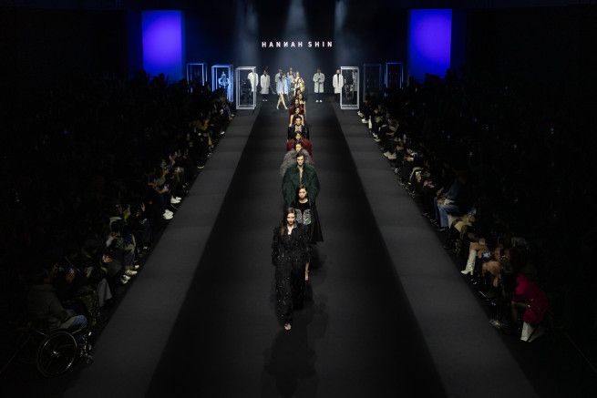 2025 FW 서울패션위크 오프닝쇼를 맡은 한나신의 런웨이 모습.