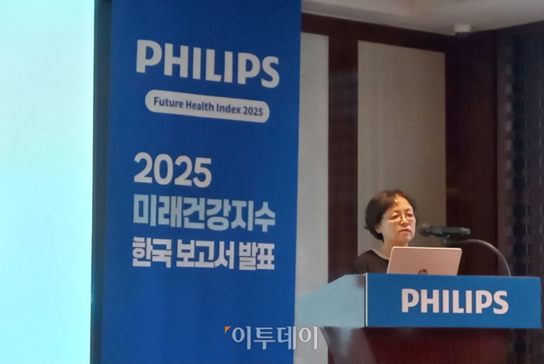 김은경 용인세브란스병원 원장(영상의학과 교수)이 27일 서울 중구 웨스틴조선호텔에서 열린 ‘필립스코리아 미래건강지수 2025 한국보고서’ 발간 기자간담회에서 발표하고 있다.