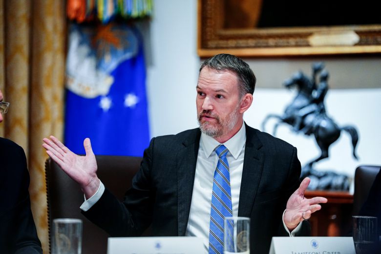 제이미슨 그리어 미국 무역대표부(USTR) 대표가 지난달 26일(현지시간) 각료 회의에서 발언하고 있다.