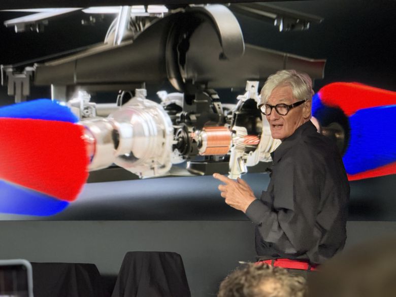 다이슨 창립자 제임스 다이슨이 4일 오후 17시30분(현지시간) 독일 베를린 다이슨 데모 스토어에서 발표하고 있다.