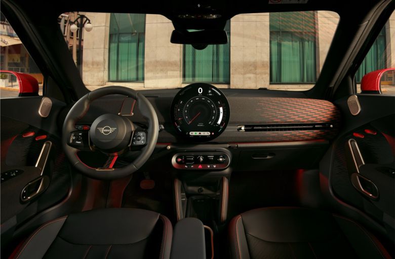 ‘더 뉴 올-일렉트릭 MINI JCW 에이스맨’ 실내.