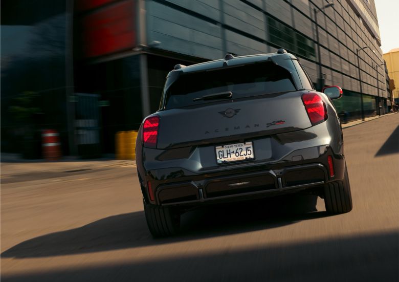 ‘더 뉴 올-일렉트릭 MINI JCW 에이스맨’ 후면부.