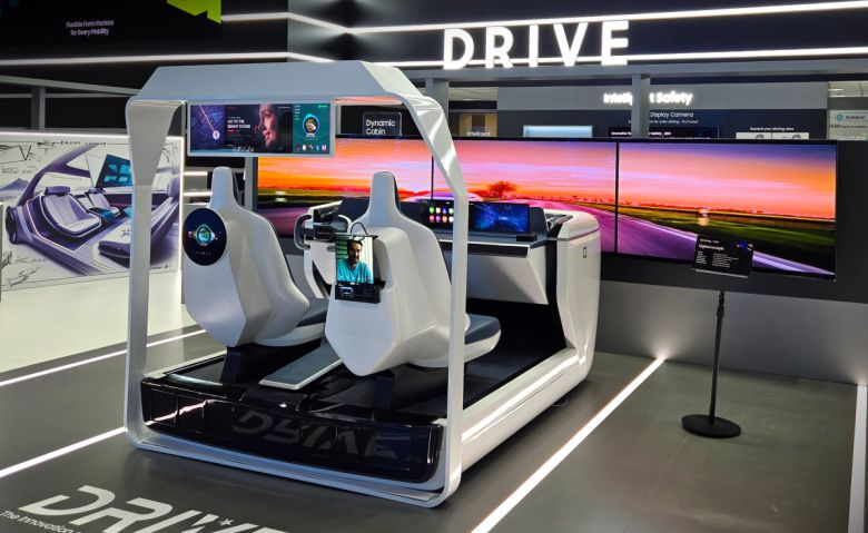 삼성디스플레이는 이번 ‘IAA 모빌리티 2025’에서 차량용 OLED 브랜드 ‘DRIVETM’(드라이브)를 처음으로 공개한다. 차별화된 OLED 기술을 바탕으로 디스플레이 산업의 새로운 성장동력으로 꼽히는 오토 사업을 육성하고 고객 프로모션을 강화하겠다는 의지를 담은 브랜드다.