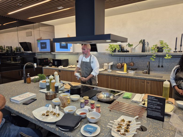 삼성 킹스크로스에서 쿠킹 클라스가 진행되고 있다.