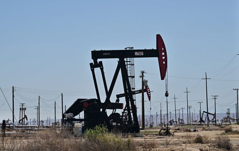 캘리포니아 컨 카운티 버튼윌로우 유전에서 펌프잭이 보인다. AFP연합뉴스