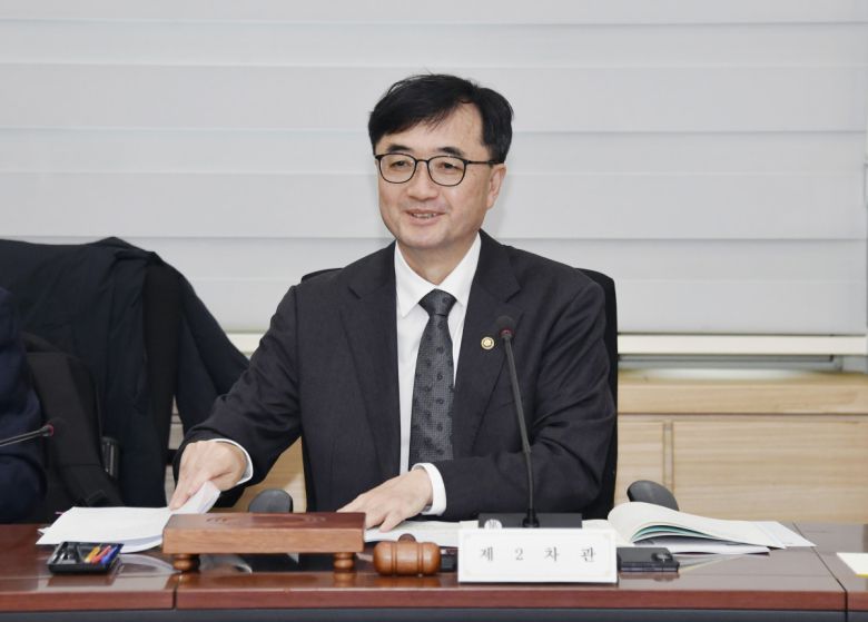 임기근 기획재정부 2차관이 10월 31일 오후 서울 종로구 정부서울청사에서 열린 '제10차 재정사업평가위원회'를 주재, 모두발언을 하고 있다.