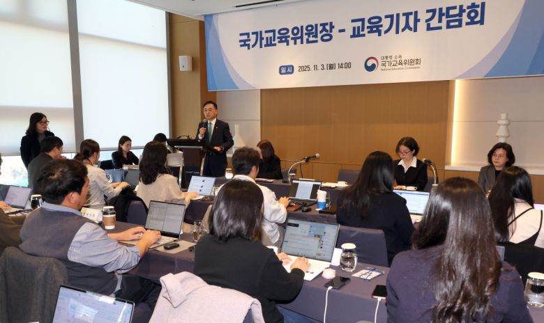 차정인 국가교육위원장이 3일 세종시 코트야드 바이 메리어트 세종에서 열린 '국가교육위원장-교육기자 간담회'에서 발언하고 있다.